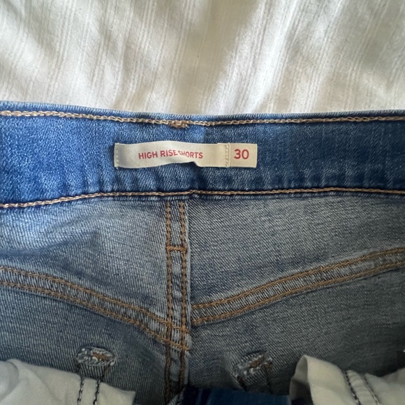 Women's Levi's® High Rise Frayed Hem Jean Shorts - Picture 2 of 3